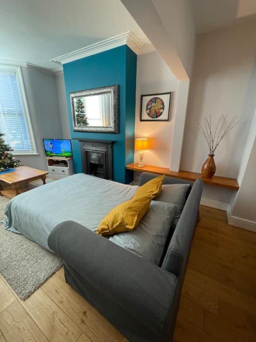 Gloucester Rd 2 Mins Away - Fab, New, Trendy House Bristol Exterior foto